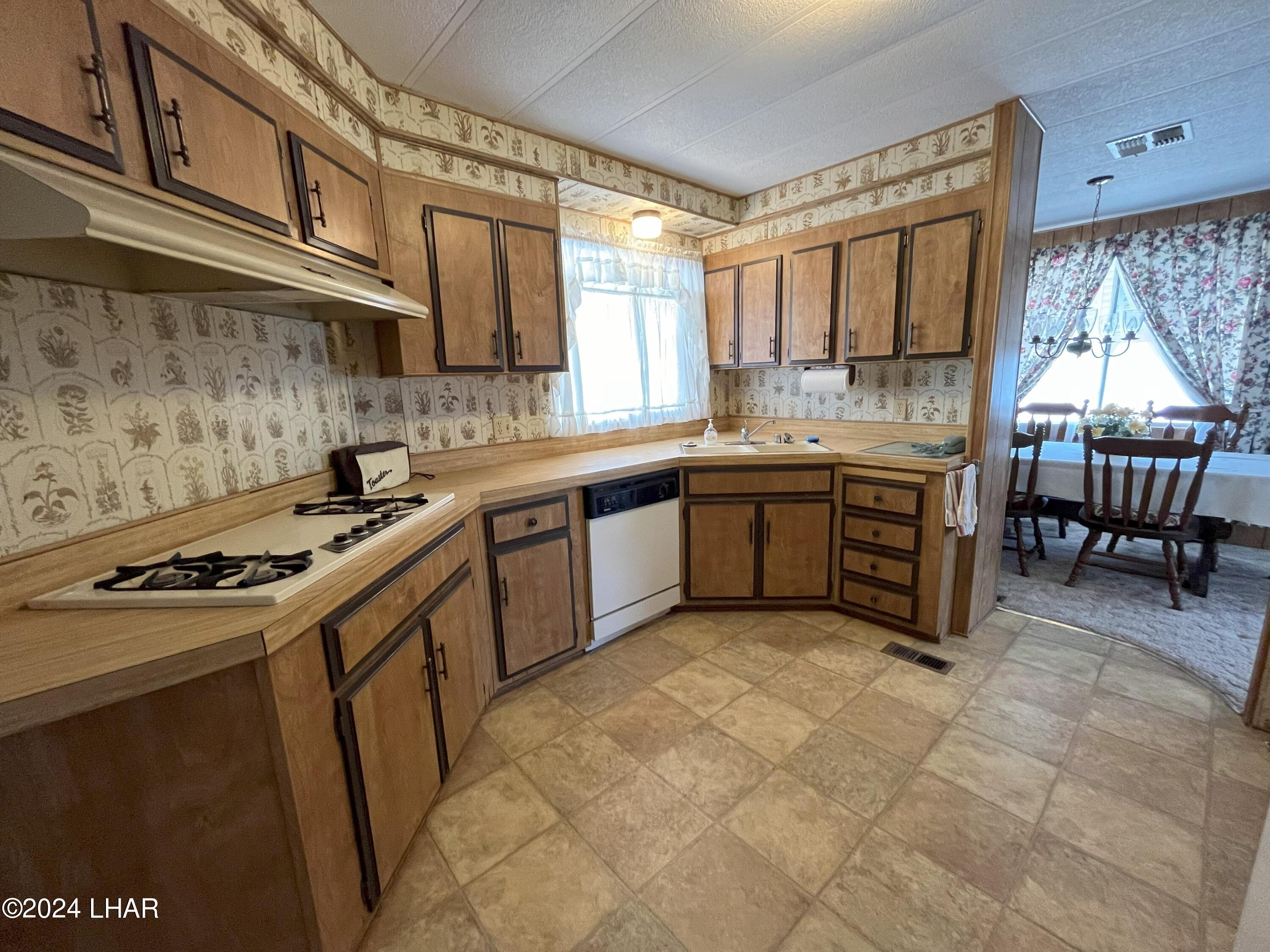 31921 Cienega Springs Road Parker, AZ 85344 - Photo 6 of 40 Spacious Kitchen