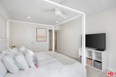 $949,000 | 809 South Bundy Drive, Unit 205, Los Angeles, CA 90049