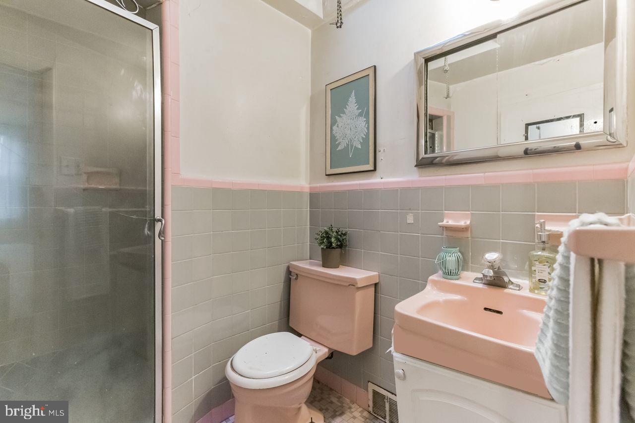 1304 Elson Road Brookhaven, PA 19015 - Photo 13 of 23 Master En-Suite Bathroom