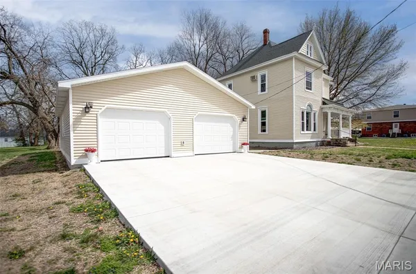 $259,000 | 130 South Monroe Street, Pittsfield, IL 62363