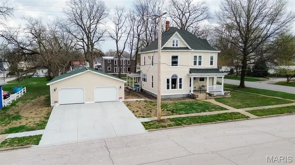 $259,000 | 130 South Monroe Street, Pittsfield, IL 62363