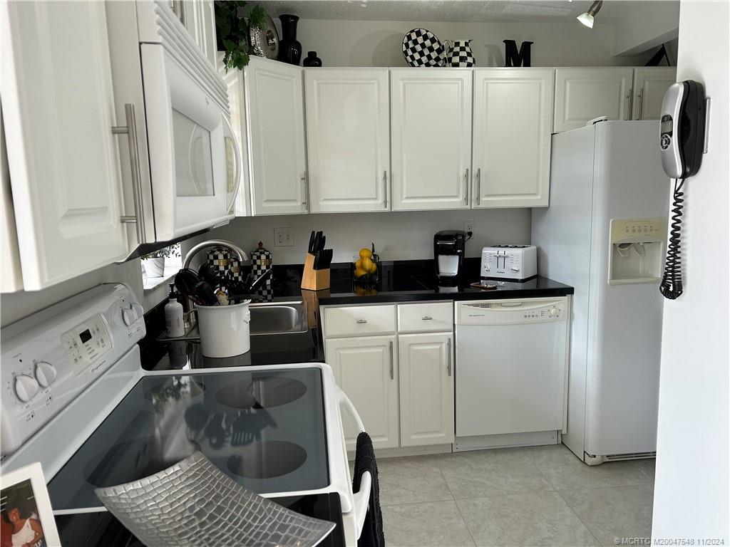 1982 Southwest Palm City Road, Unit J 51 Stuart, FL 34994 - Photo 13 of 39 Gallery Image 13