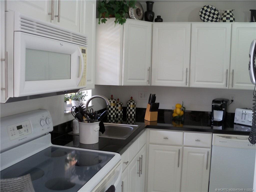 1982 Southwest Palm City Road, Unit J 51 Stuart, FL 34994 - Photo 14 of 39 Gallery Image 14