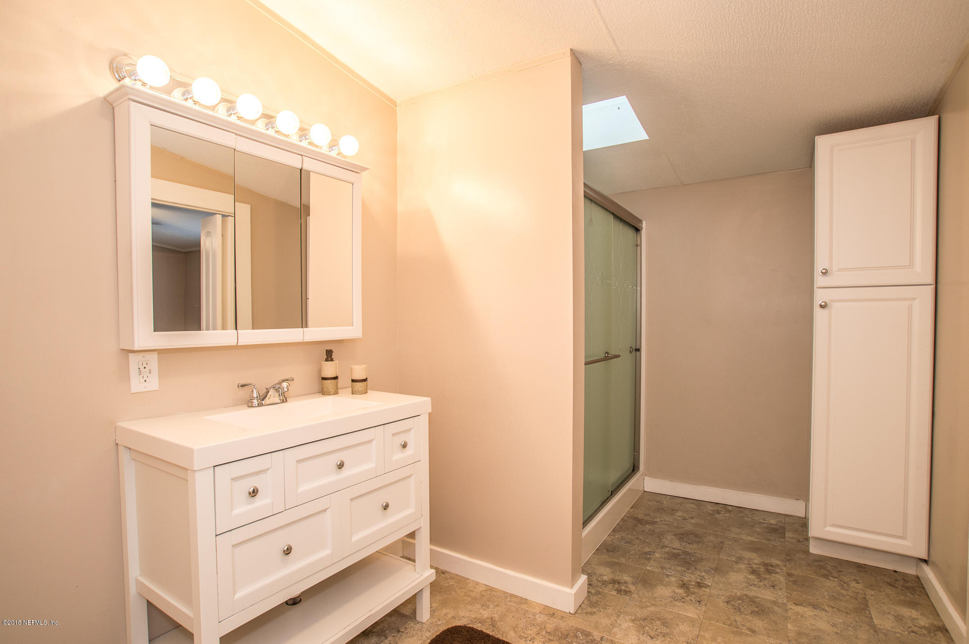 8980 Trail Ridge Road Jacksonville, FL 32234 - Photo 5 of 37 a bathroom with a double vanity sink and mirror