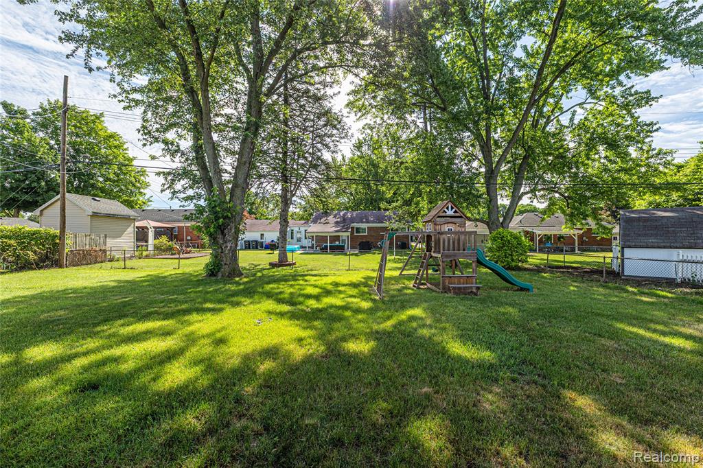 19044 Norwich Road Livonia, MI 48152 - Photo 23 of 27