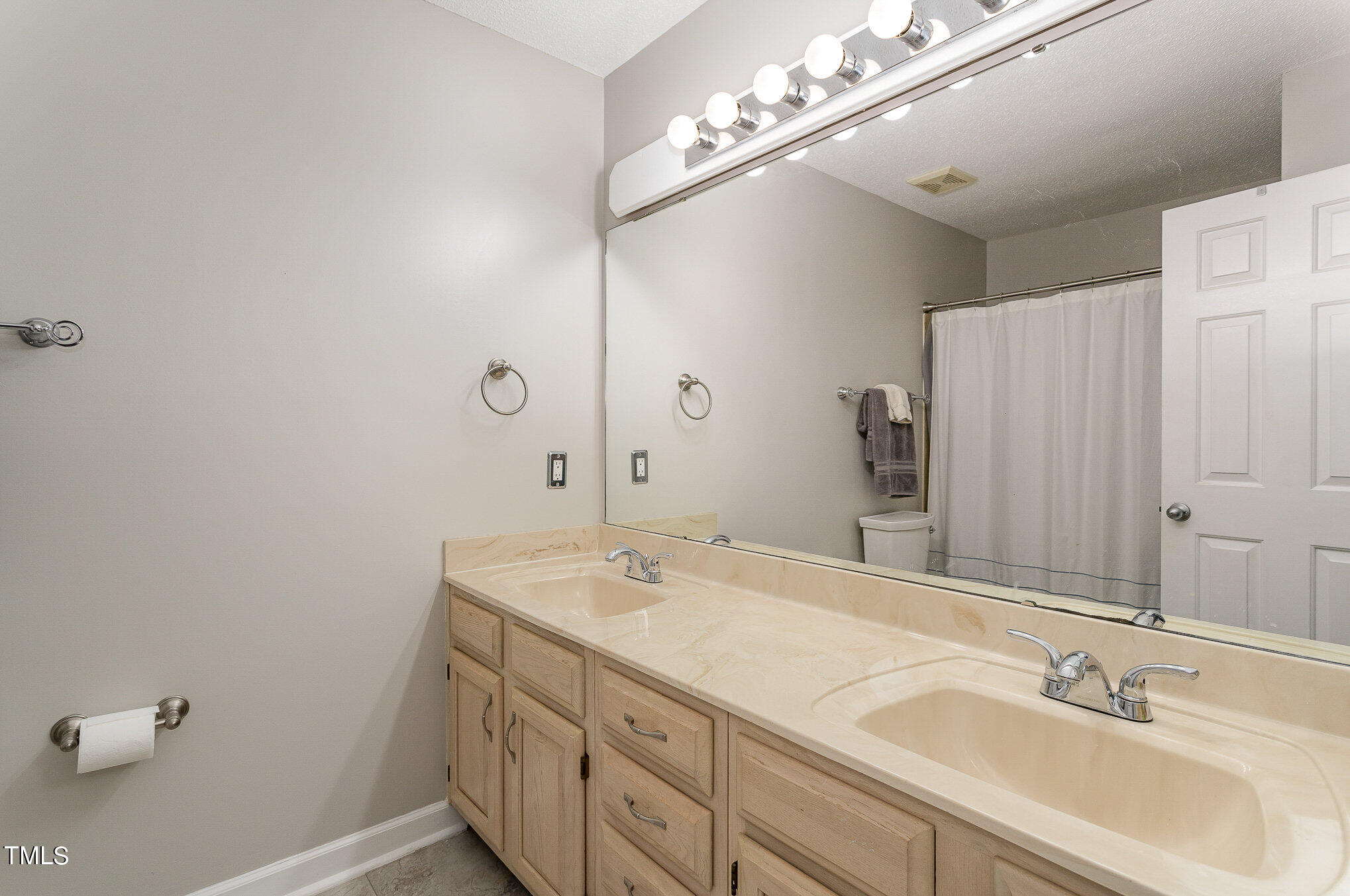 10105 Goodview Court Raleigh, NC 27613 - Photo 17 of 23 023_img_0169-edit