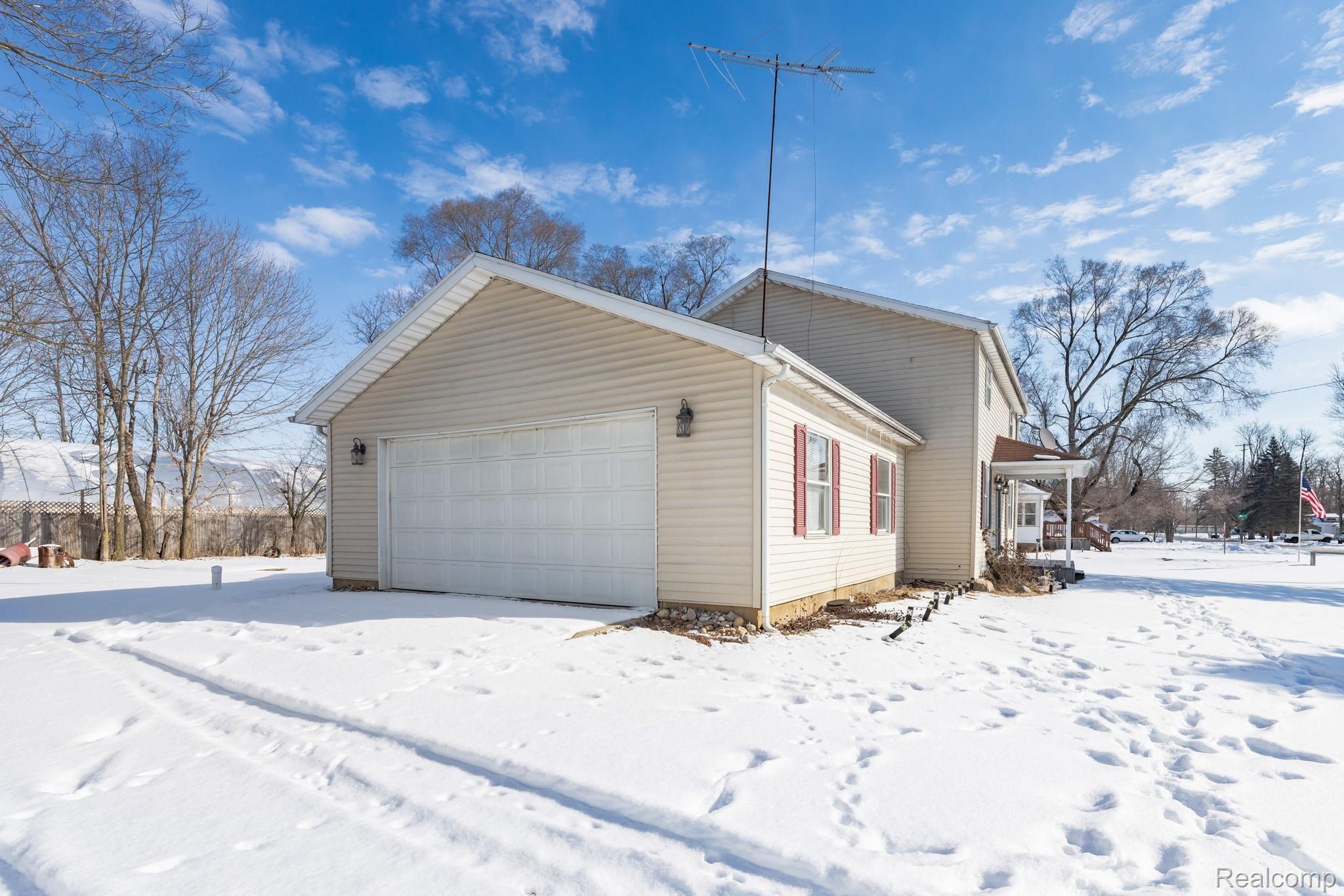 12468 Medina Road Hudson, MI 49247 - Photo 5 of 30 5.jpg
