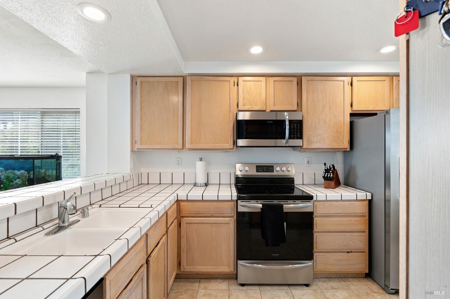 911 Point Reyes Court, Unit 6 Vallejo, CA 94591 - Photo 9 of 37 Gallery Image 9