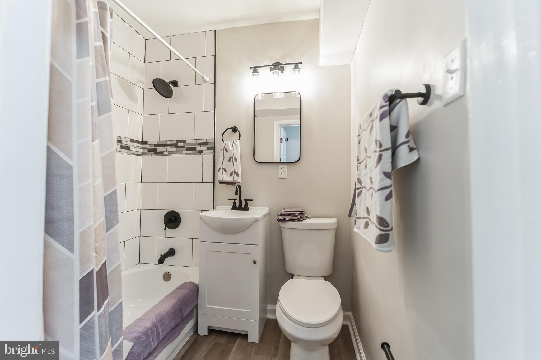 4010 Annellen Road Baltimore, MD 21215 - Photo 20 of 30 3rd full bath- upper level!