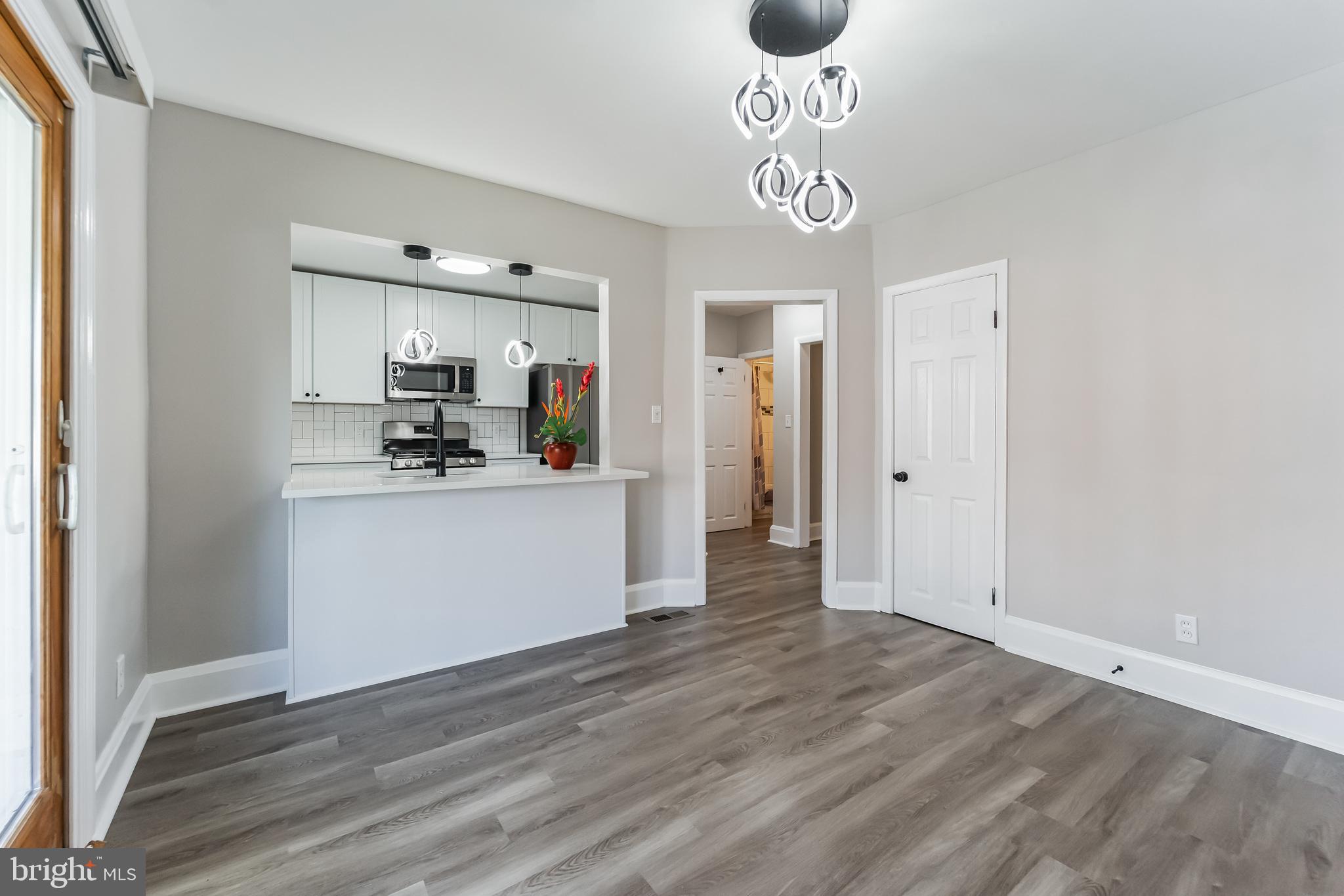 4010 Annellen Road Baltimore, MD 21215 - Photo 8 of 30 Large dining room!