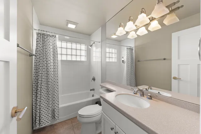 $550,000 | 5924 Carpenter Street, Downers Grove, IL 60516