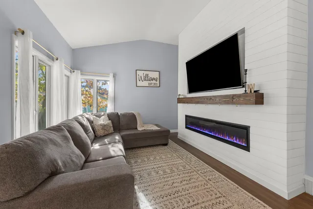 $550,000 | 5924 Carpenter Street, Downers Grove, IL 60516