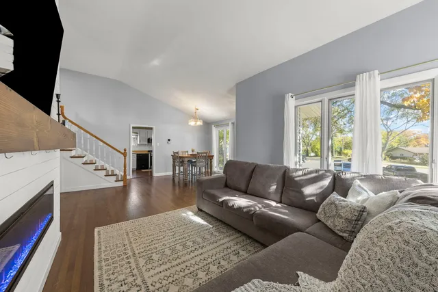 $550,000 | 5924 Carpenter Street, Downers Grove, IL 60516