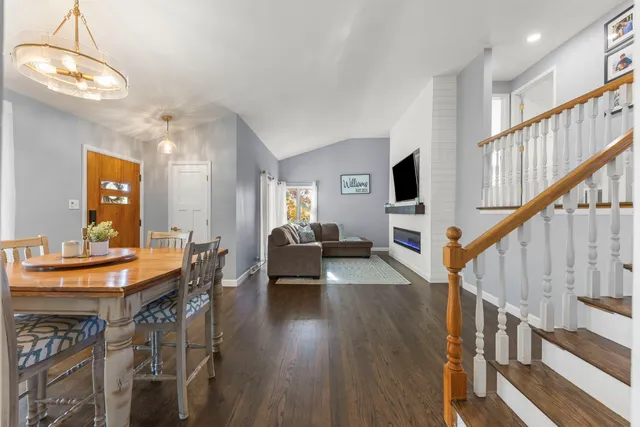 $550,000 | 5924 Carpenter Street, Downers Grove, IL 60516