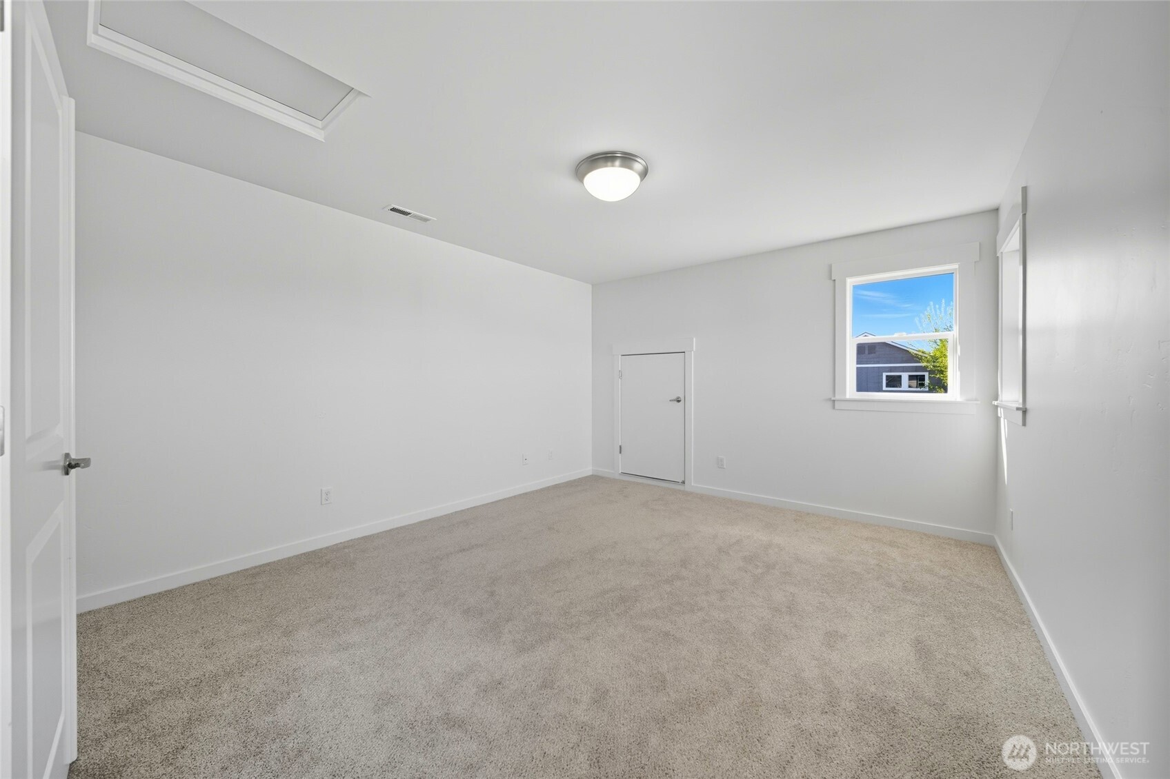 476 Reserve Way Walla Walla, WA 99362 - Photo 17 of 40 an empty room with a windows