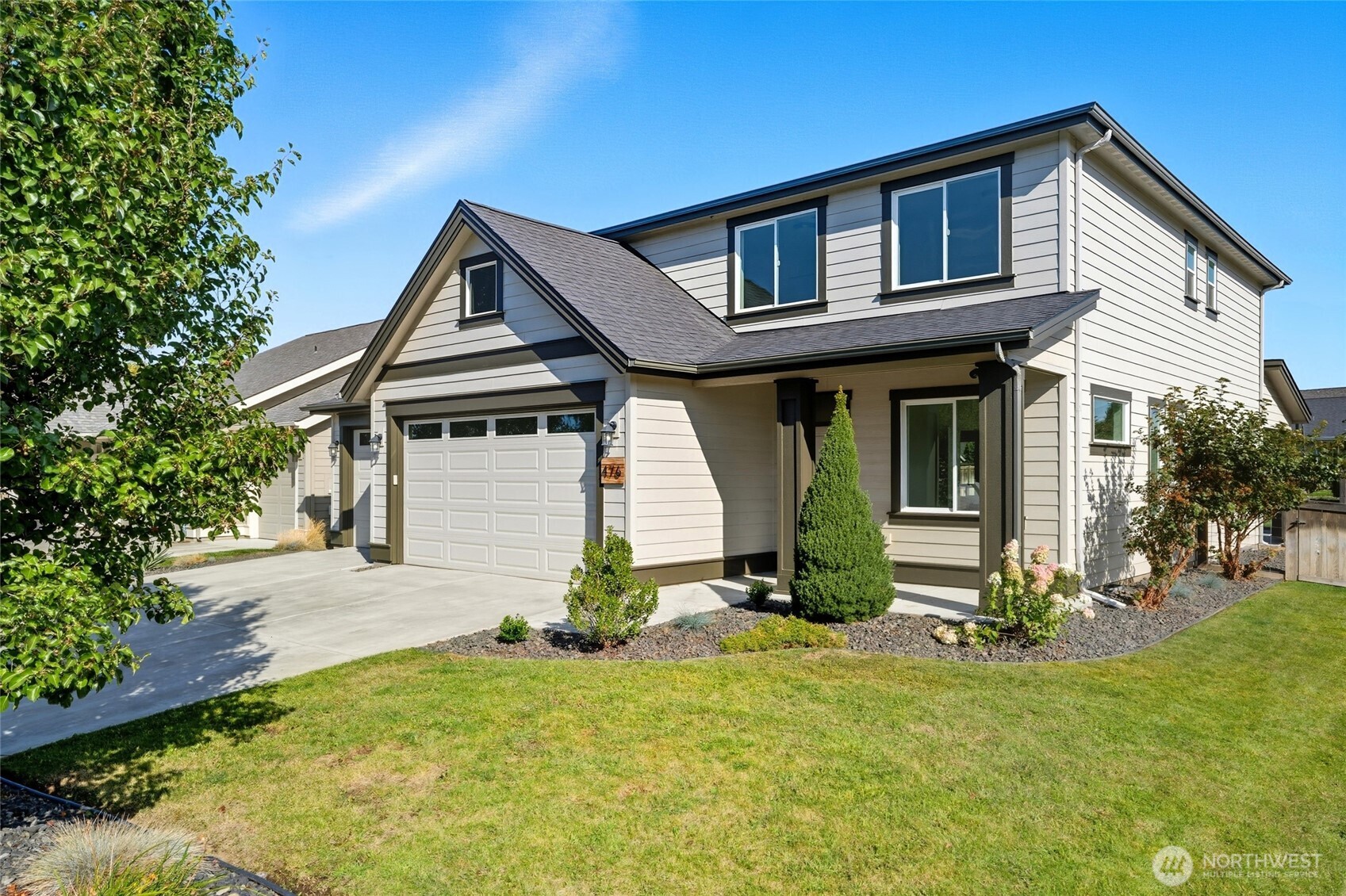 476 Reserve Way Walla Walla, WA 99362 - Photo 2 of 40 a front view of a house with a yard