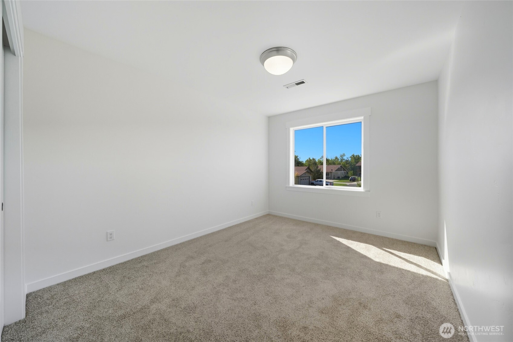 476 Reserve Way Walla Walla, WA 99362 - Photo 23 of 40 an empty room with windows