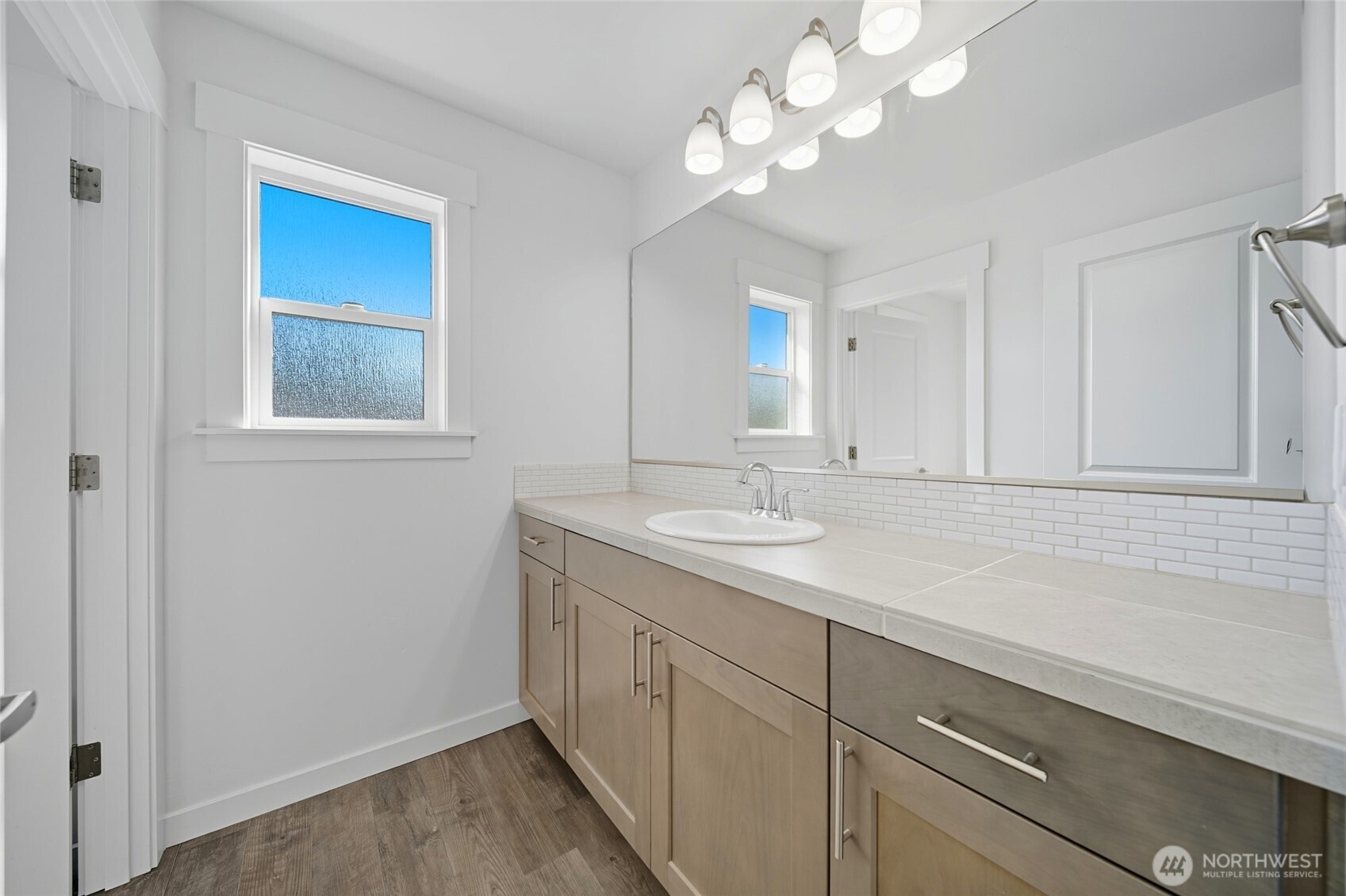 476 Reserve Way Walla Walla, WA 99362 - Photo 24 of 40 a bathroom with a sink vanity and a mirror