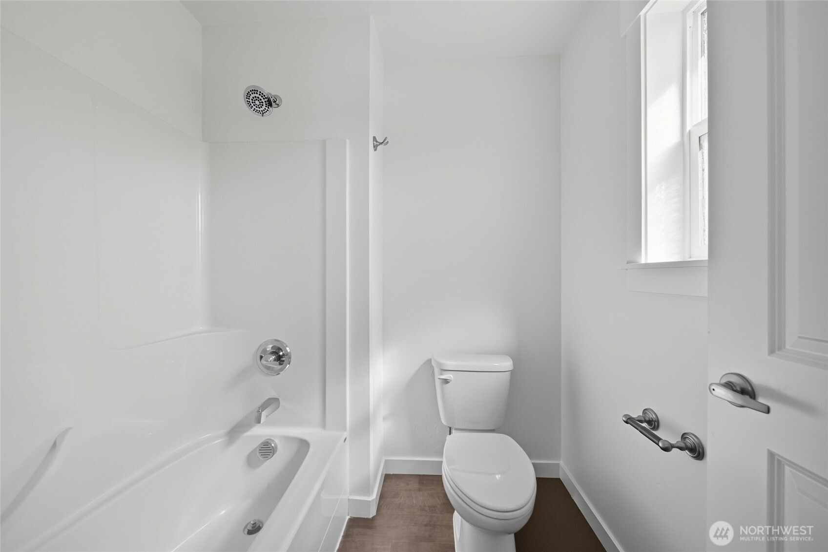 476 Reserve Way Walla Walla, WA 99362 - Photo 25 of 40 a white toilet sitting next to a bath tub