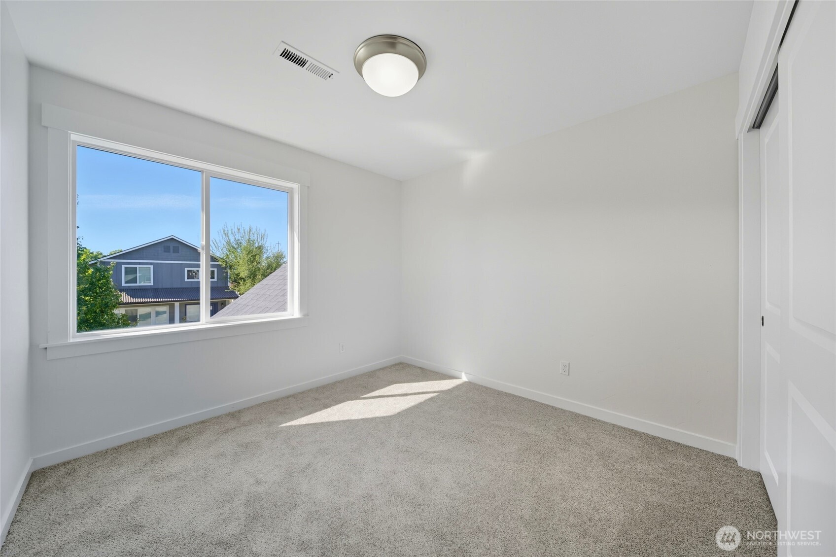 476 Reserve Way Walla Walla, WA 99362 - Photo 26 of 40 an empty room with a window