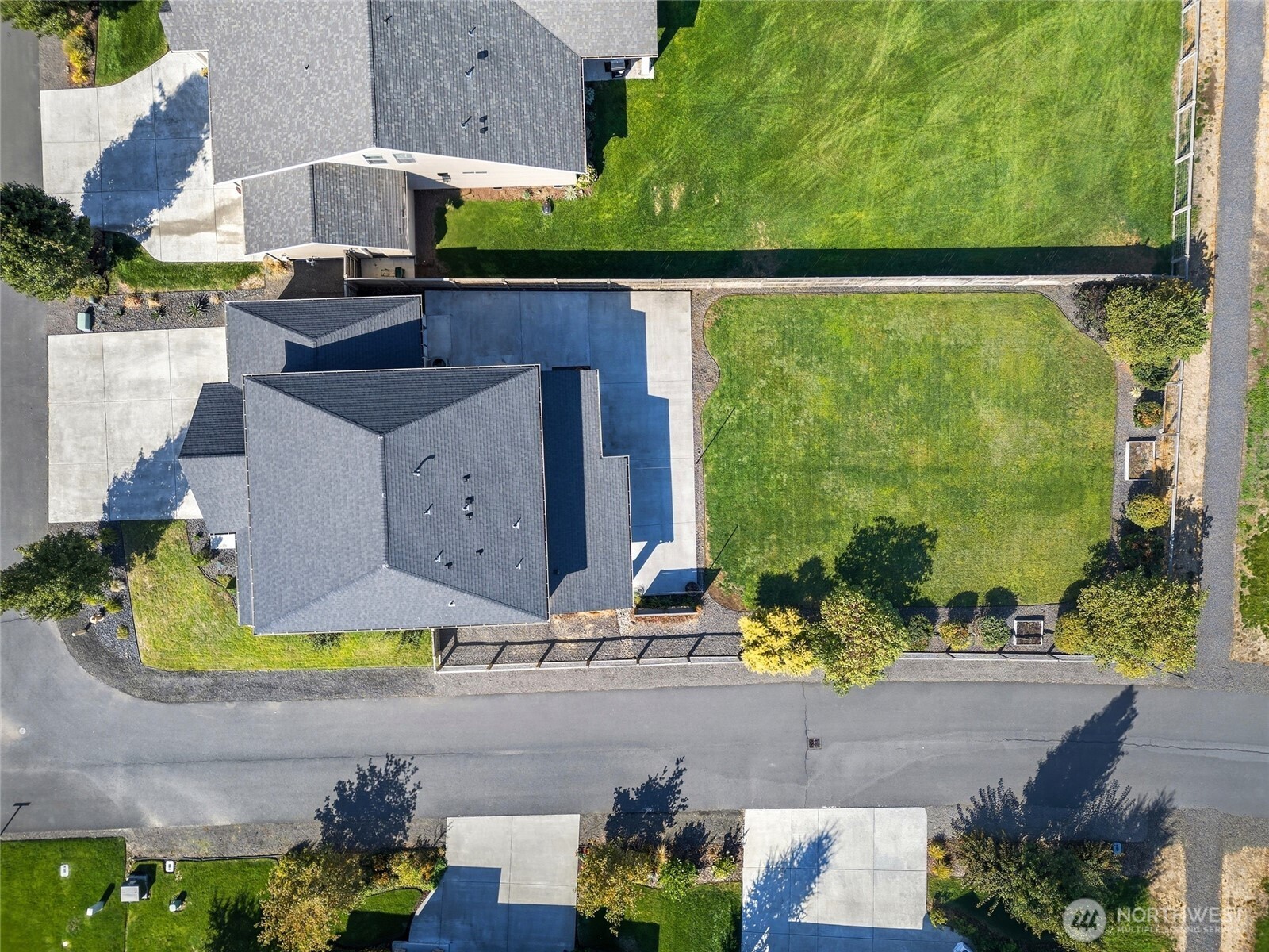 476 Reserve Way Walla Walla, WA 99362 - Photo 37 of 40 an aerial view of a house with a swimming pool