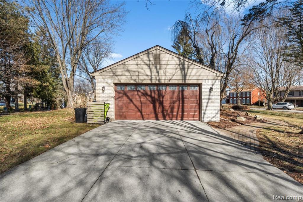 1003 Hemlock Drive Rochester, MI 48307 - Photo 28 of 31 Gallery Image 28