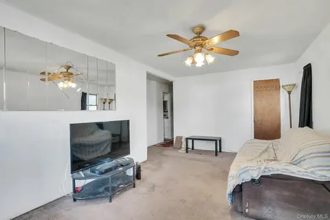 $425,000 | 111 South 4th Street, Lindenhurst, NY 11757