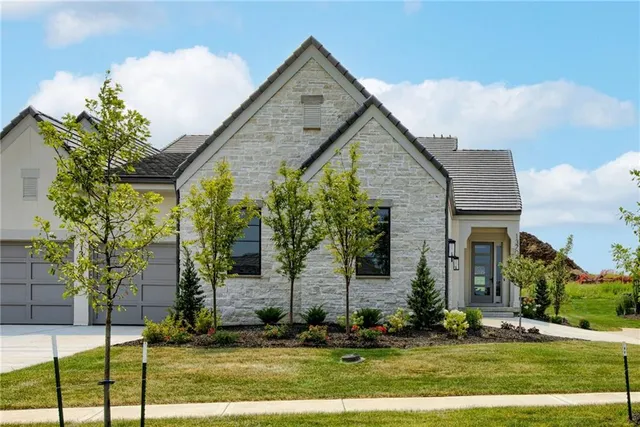 $1,050,000 | 13706 Pembroke Lane, Leawood, KS 66224