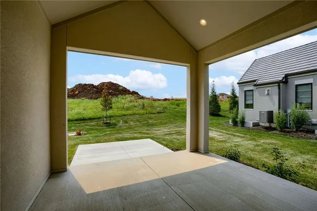 $1,050,000 | 13706 Pembroke Lane, Leawood, KS 66224