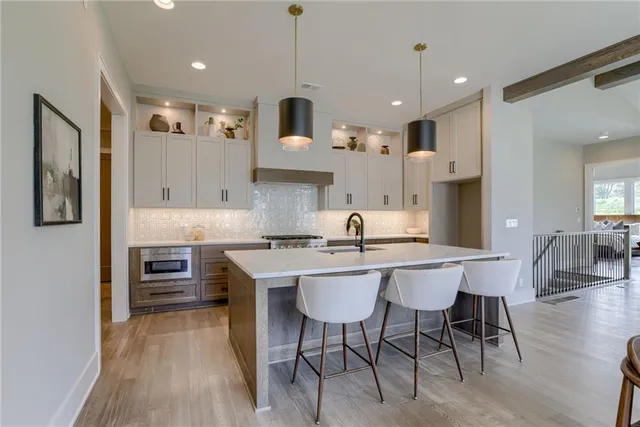 $1,050,000 | 13706 Pembroke Lane, Leawood, KS 66224