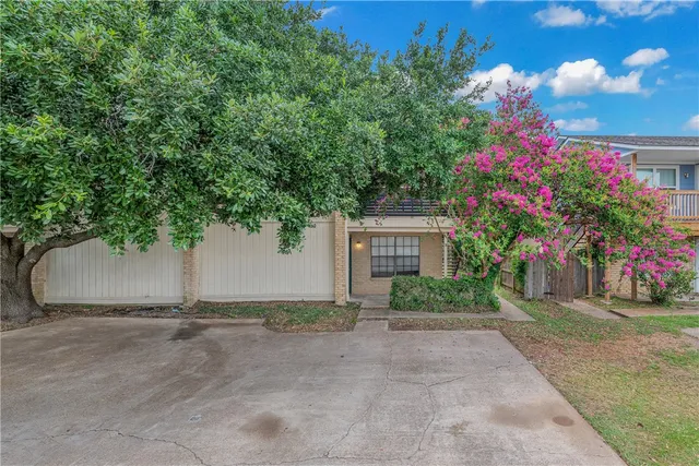 $1,875 | 810 Navarro Drive, Unit D, College Station, TX 77845