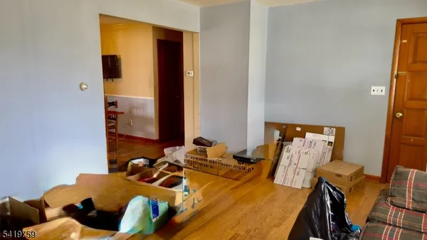 a bed room with a bed and a closet