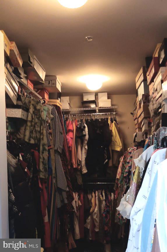 8910 Fox Park Road Clinton, MD 20735 - Photo 25 of 46 Master Walkin Closet