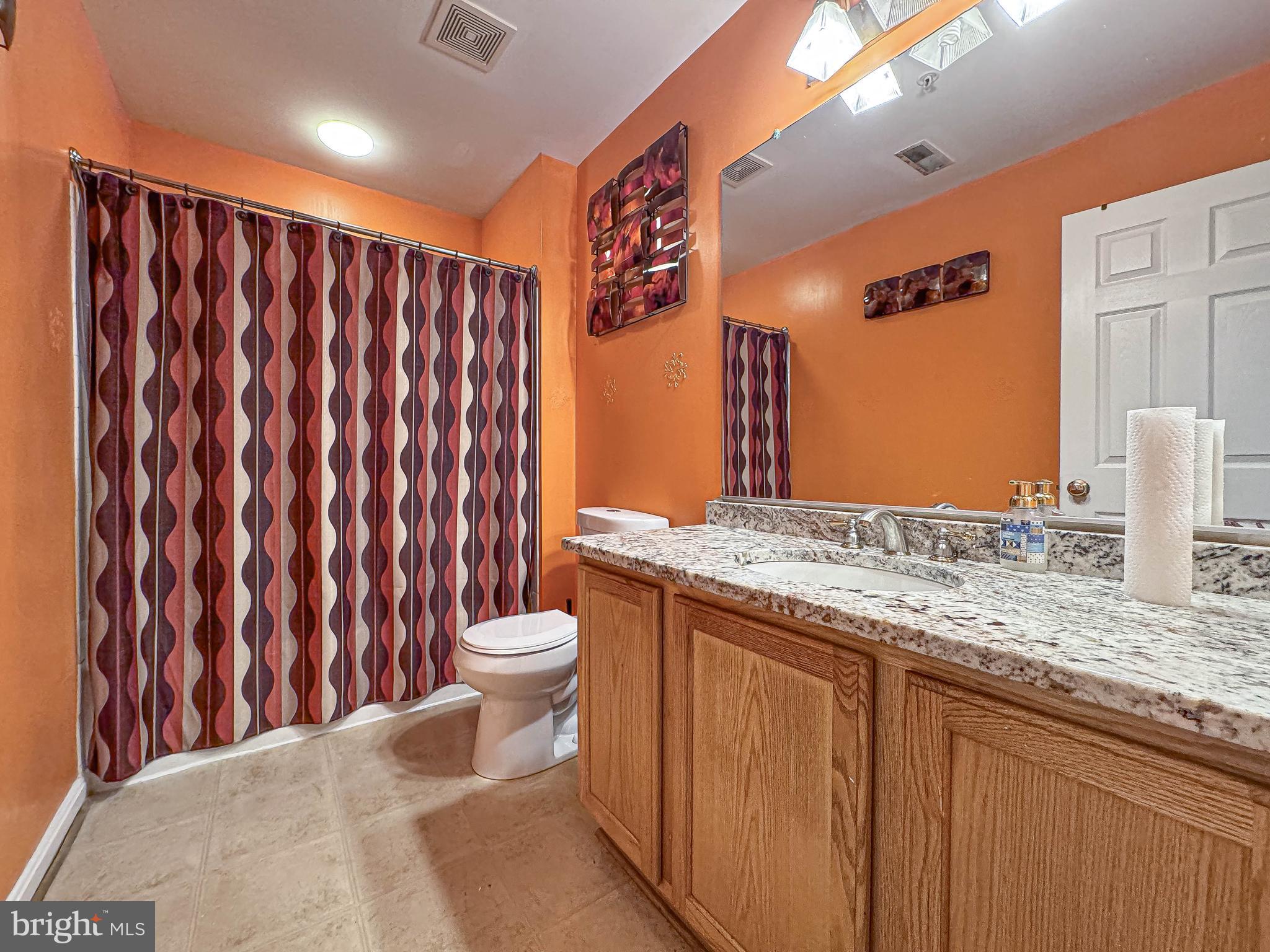 8910 Fox Park Road Clinton, MD 20735 - Photo 35 of 46 Upper Level Hall Bath