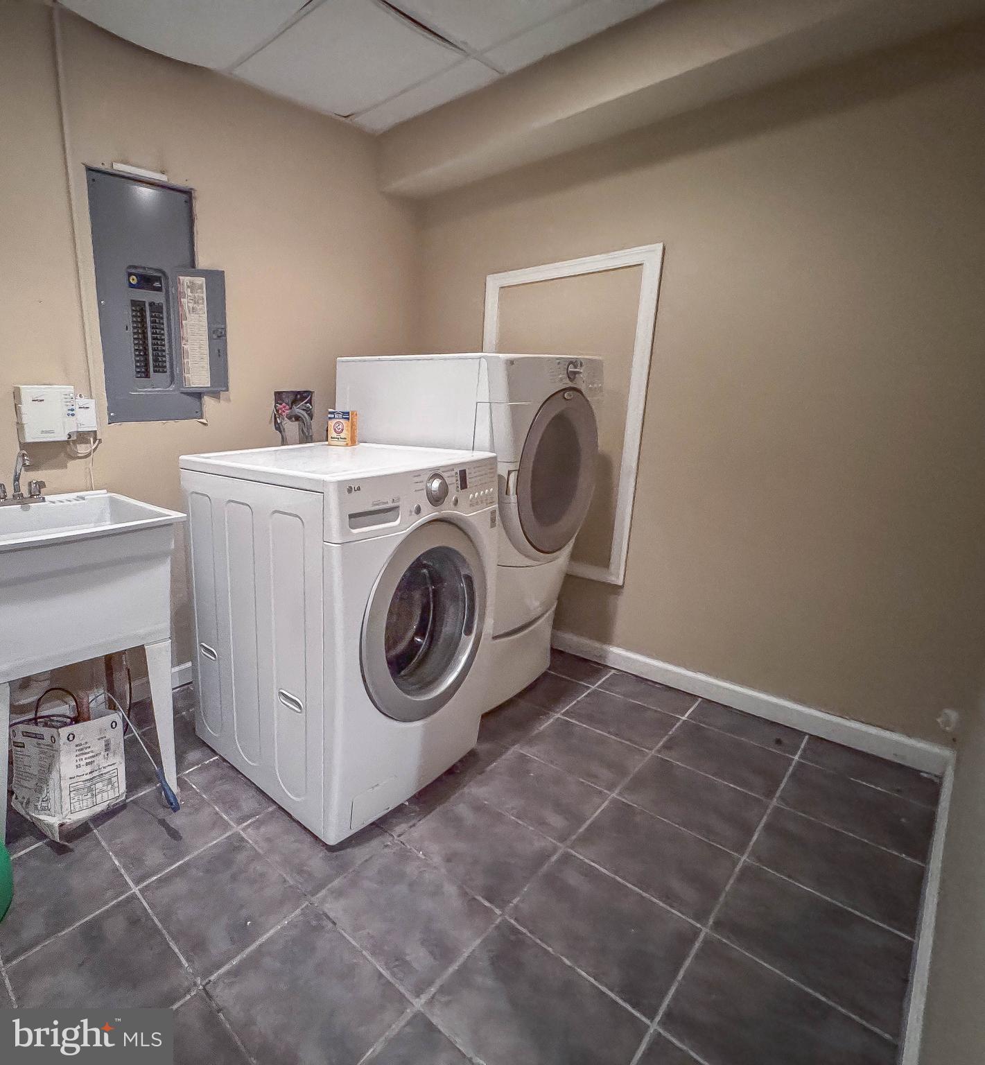8910 Fox Park Road Clinton, MD 20735 - Photo 40 of 46 Basement Laundry Room