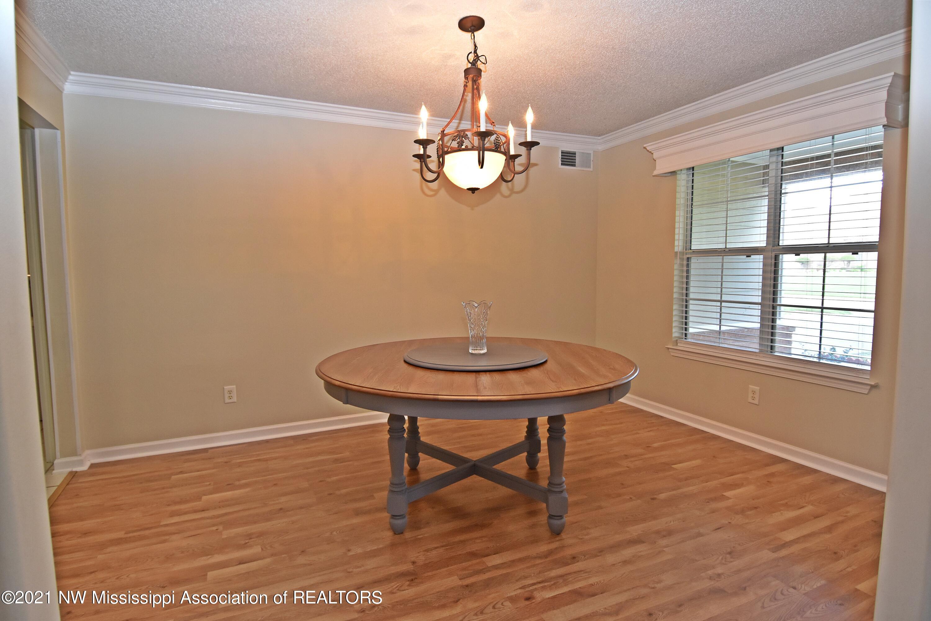 9969 Alexanders Ridge Drive Olive Branch, MS 38654 - Photo 5 of 27 Dining Room