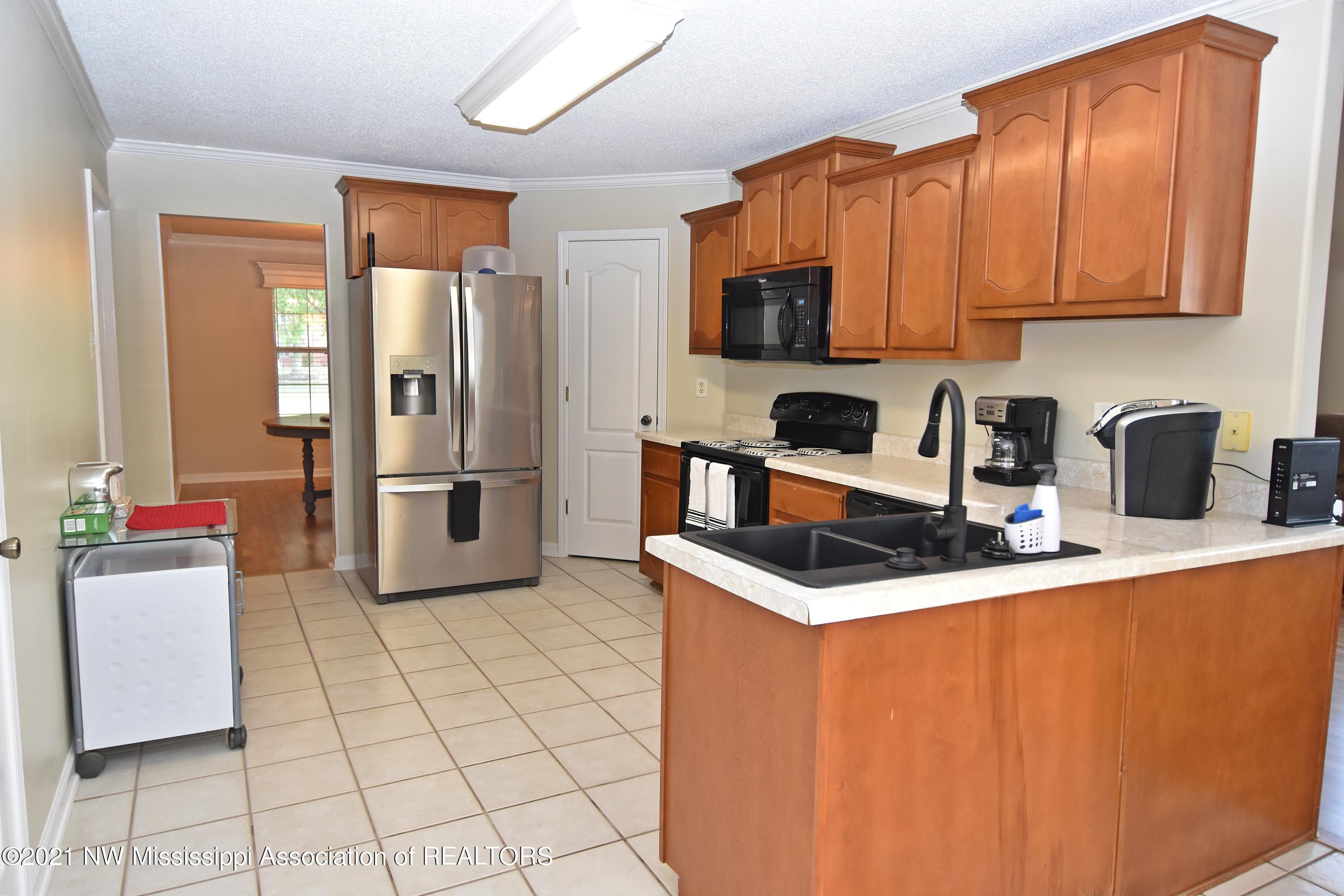 9969 Alexanders Ridge Drive Olive Branch, MS 38654 - Photo 9 of 27 Kitchen