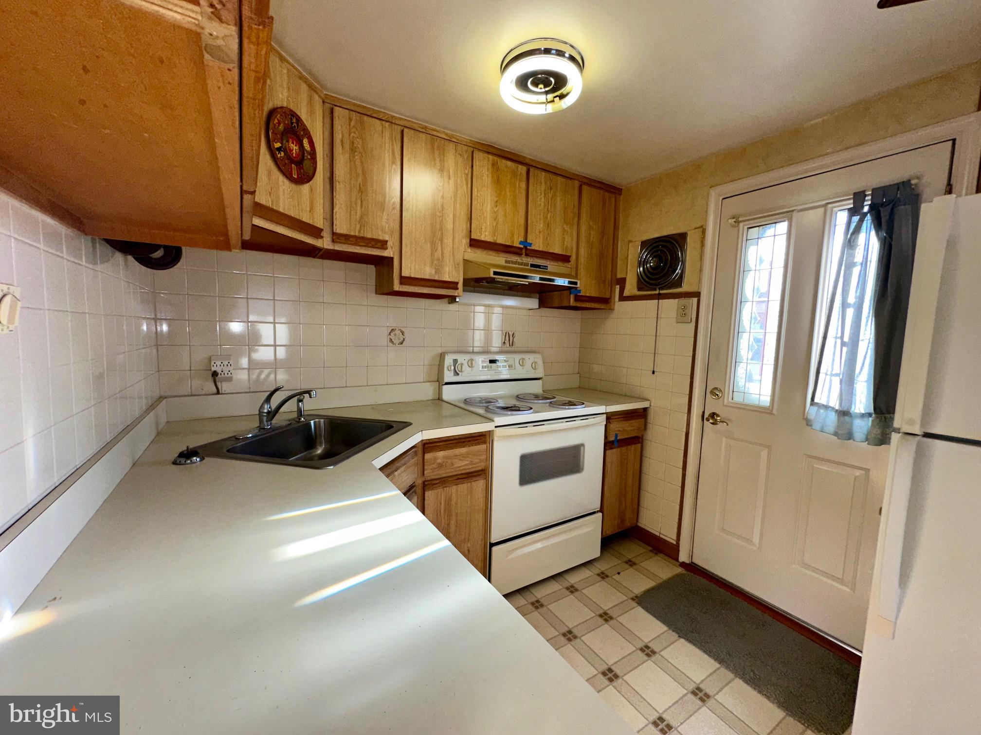 33 Norwyn Road Hatboro, PA 19040 - Photo 9 of 25 Kitchen