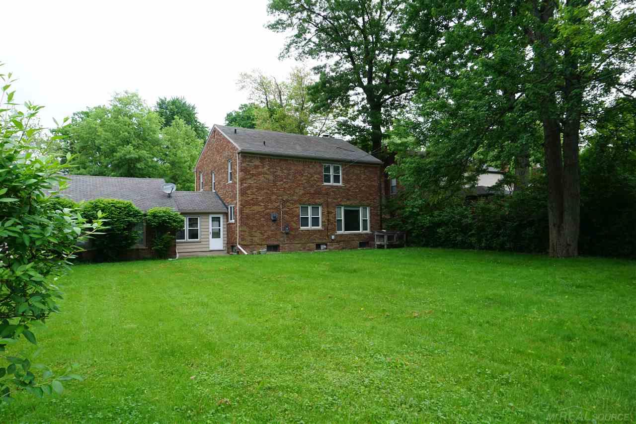 1913 Severn Road Grosse Pointe, MI 48236 - Photo 2 of 24 31371619-1.JPG