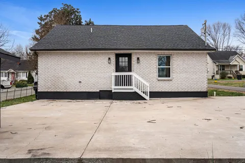 $375,000 | 220 Chamberlain Drive, Murfreesboro, TN 37129