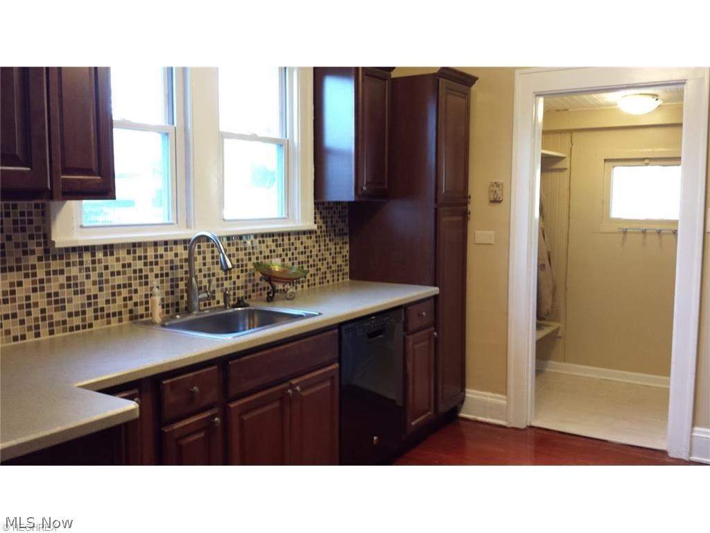 3279 Silsby Road Cleveland, OH 44118 - Photo 8 of 25