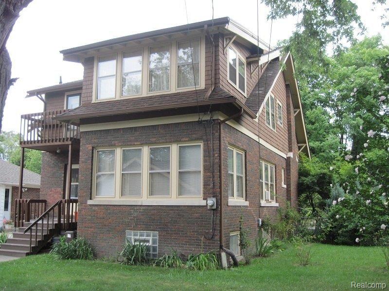 869 Barrington Road Grosse Pointe, MI 48230 - Photo 6 of 10 IMG_1085.JPG