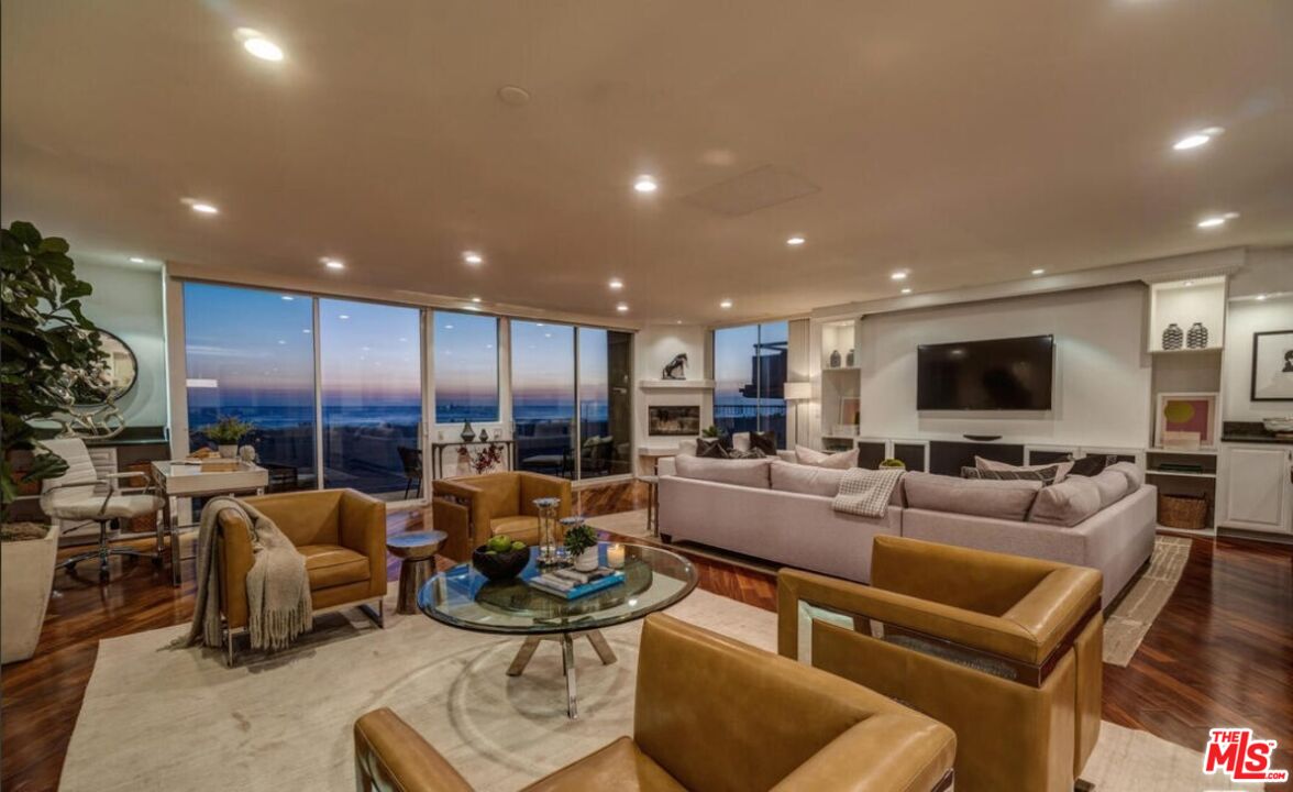 3711 Ocean Front Walk, Unit 2 Marina del Rey, CA 90292 - Photo 1 of 34 Gallery Image 1