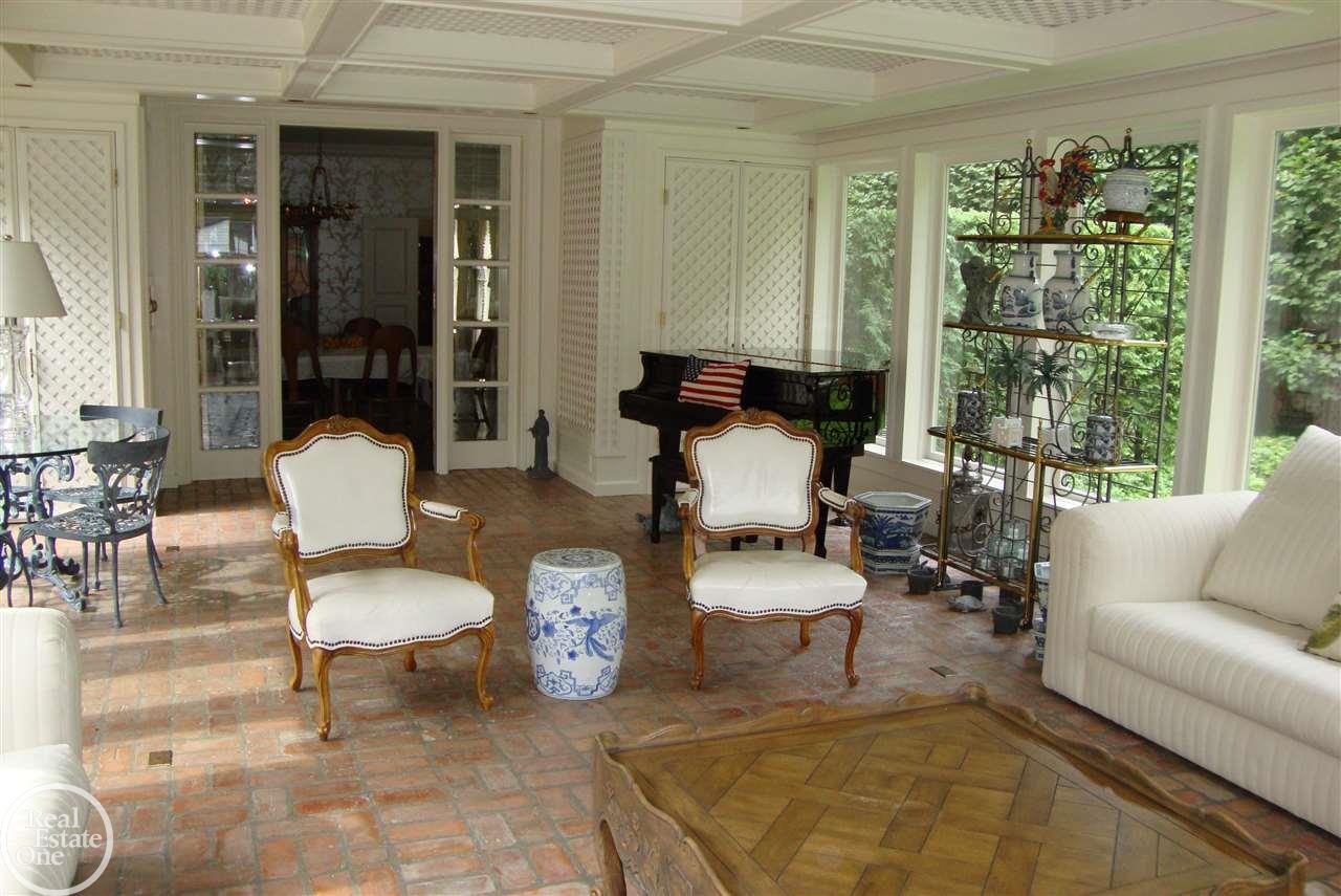 86 Lothrop Road Grosse Pointe Farms, MI 48236 - Photo 13 of 28