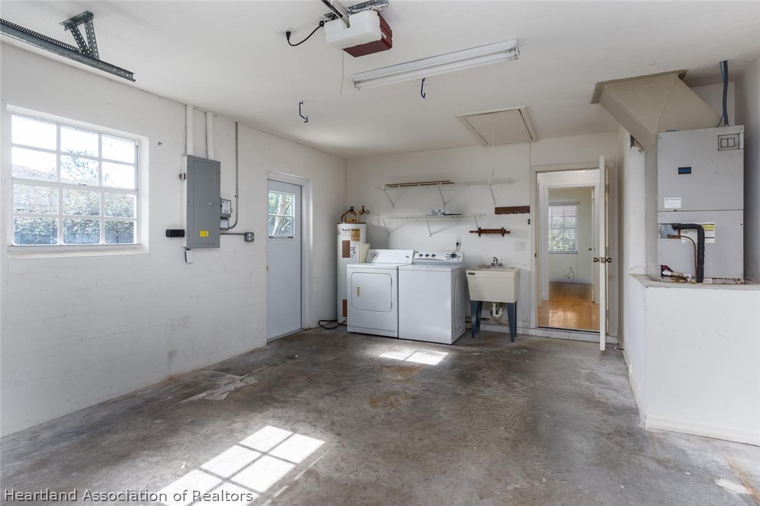 4115 Loquat Road Sebring, FL 33875 - Photo 12 of 28 a utility room with cabinets