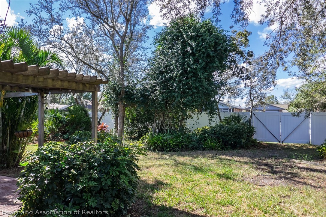 4115 Loquat Road Sebring, FL 33875 - Photo 20 of 28 a view of a backyard with plants