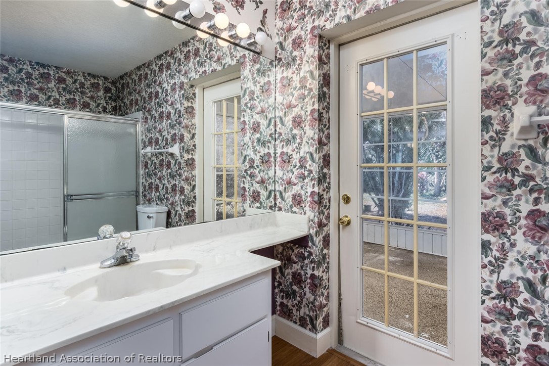 4115 Loquat Road Sebring, FL 33875 - Photo 9 of 28 a bathroom with a sink and a mirror