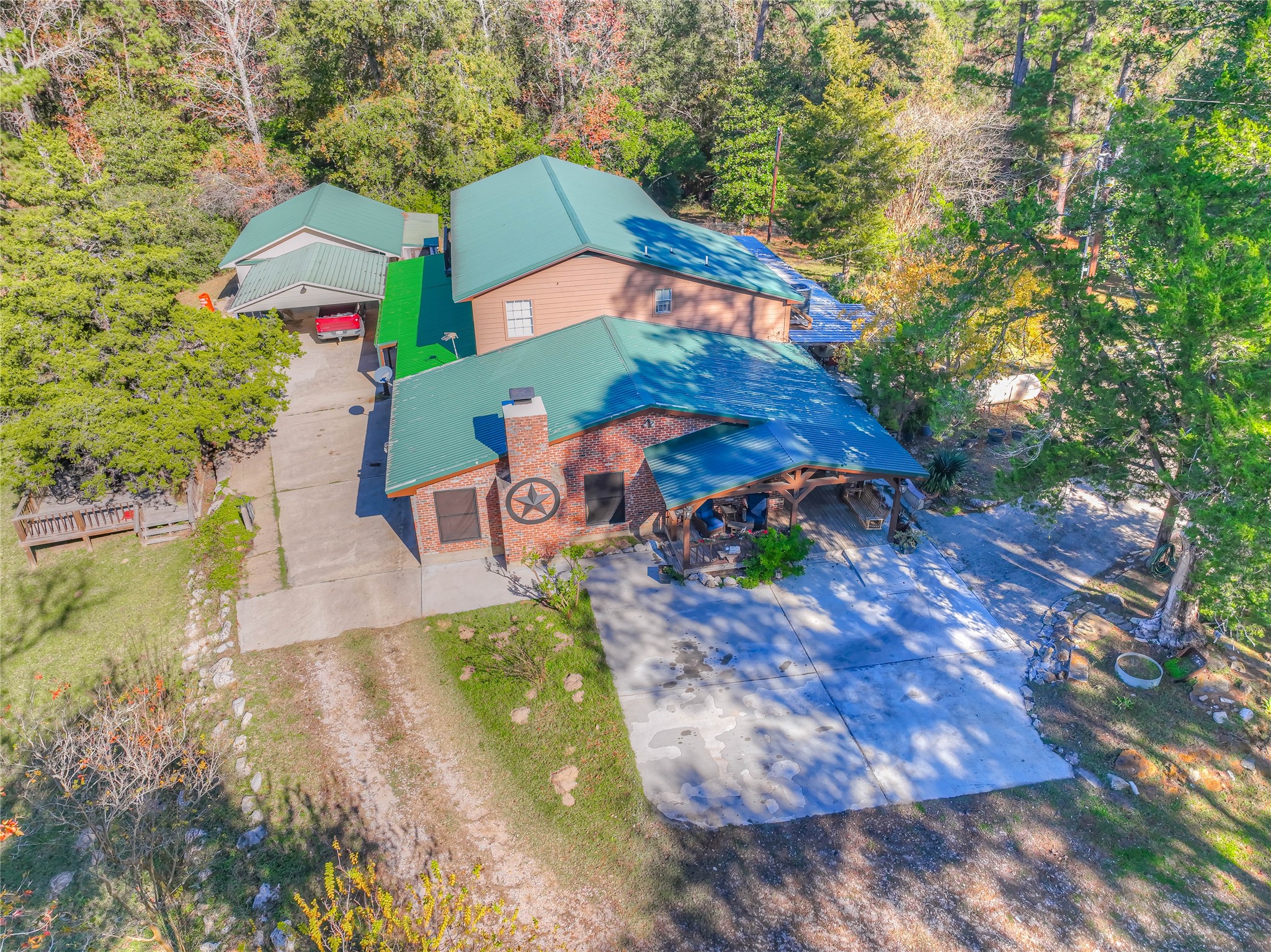 300 L Green Road Cleveland, TX 77328 - Photo 33 of 44 an aerial view of a house