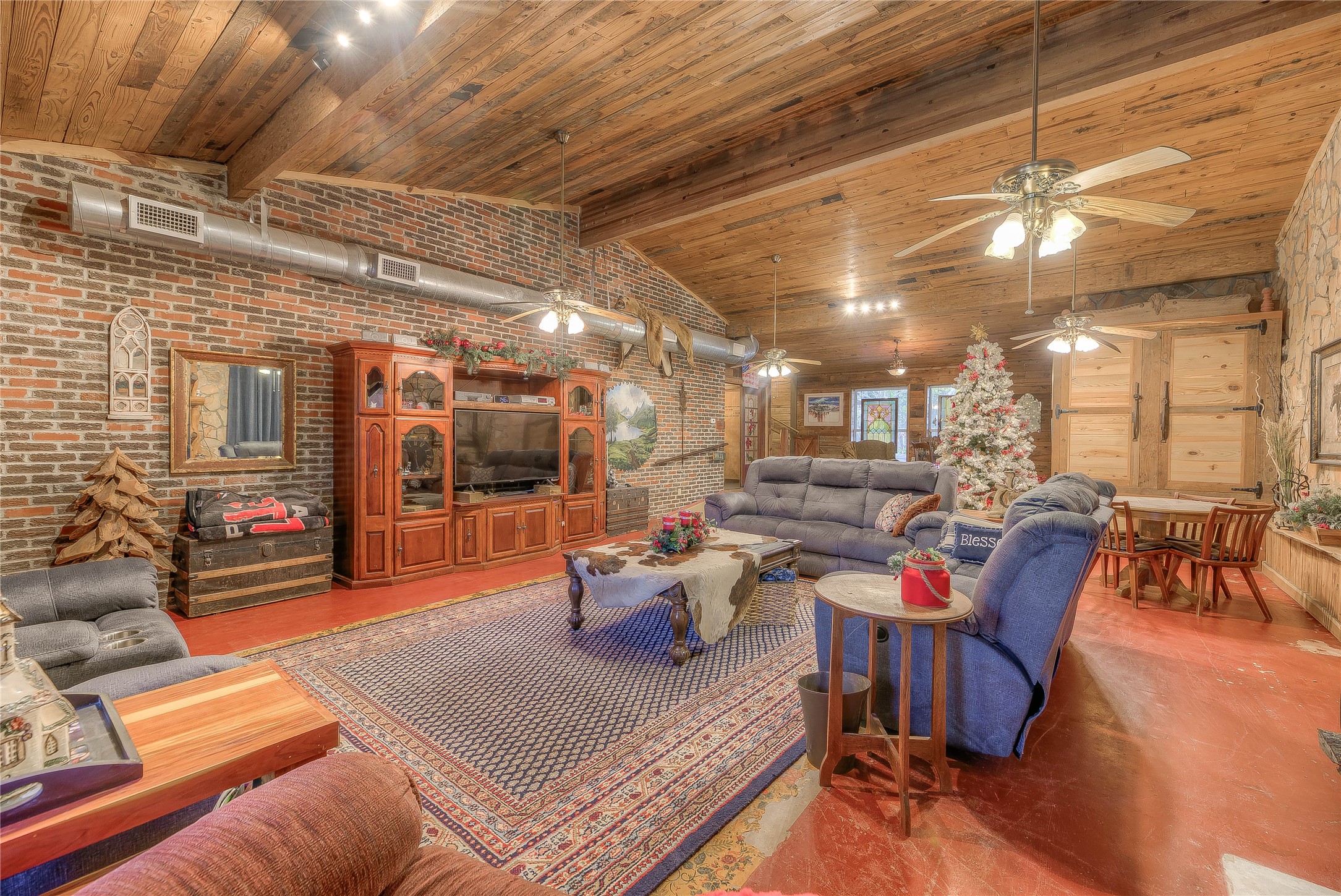 300 L Green Road Cleveland, TX 77328 - Photo 4 of 44 a living room with furniture and a table