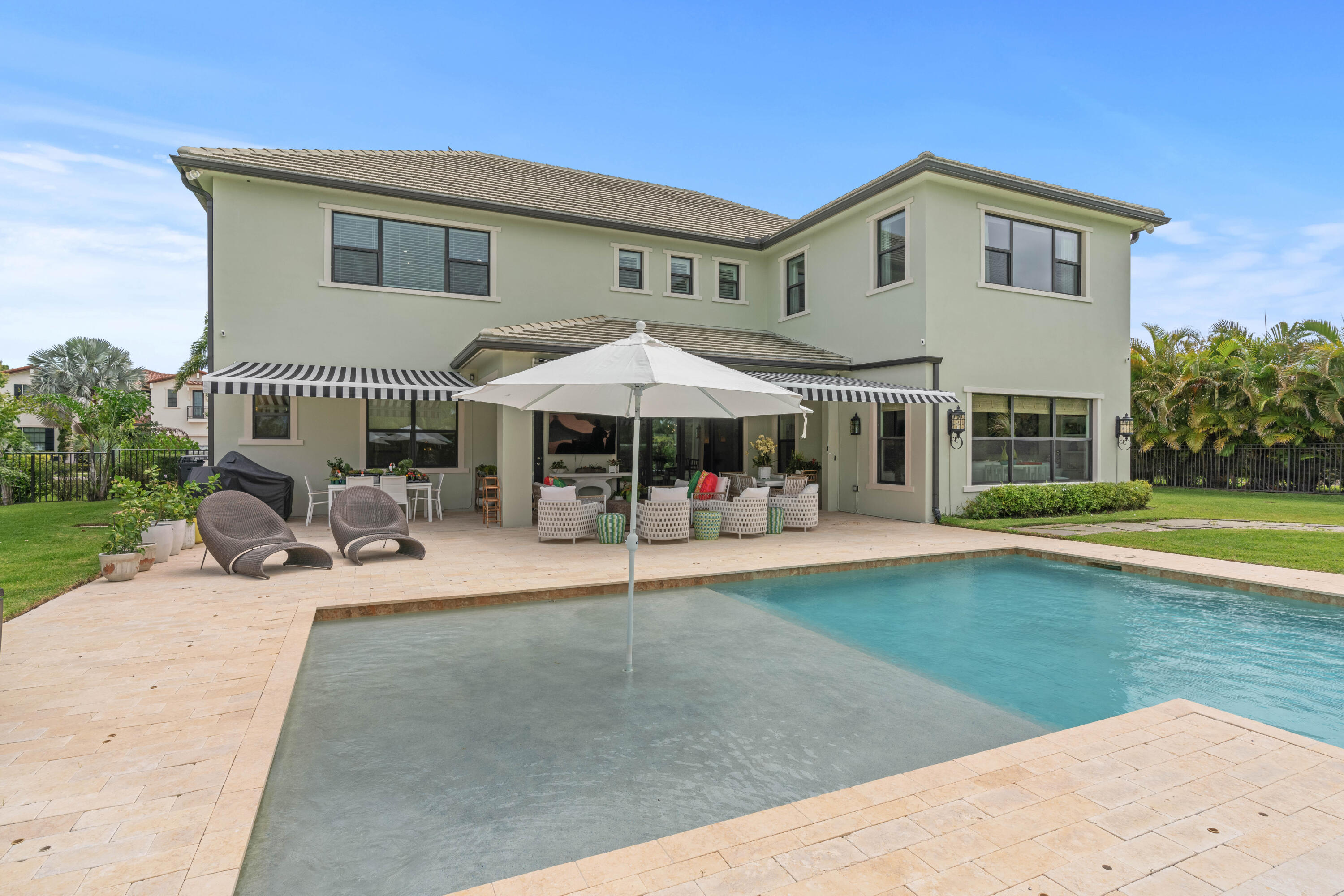 8208 Southeast Red Root Way Jupiter, FL 33458 - Photo 78 of 113 Back Exterior